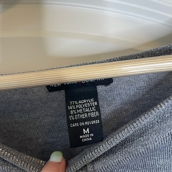 New YORK AND COMPANY silver sparkle 3/4 sleeve blouse size M. - Picture 3 of 4